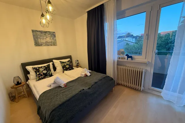 Bett an der Balkontür