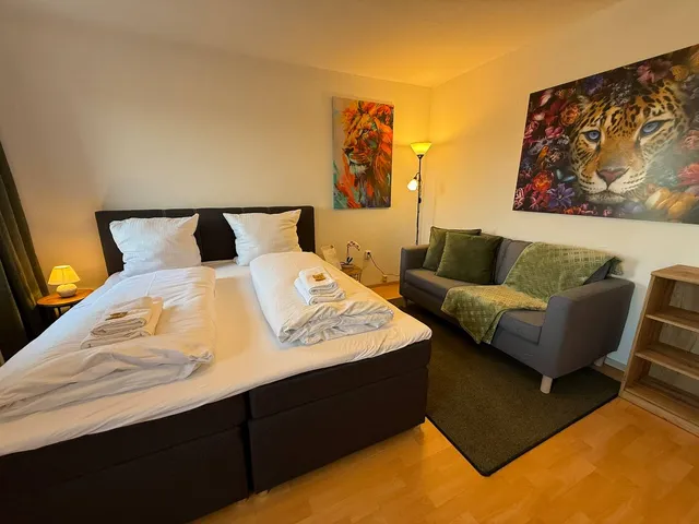 Doppelbett mit Sofa