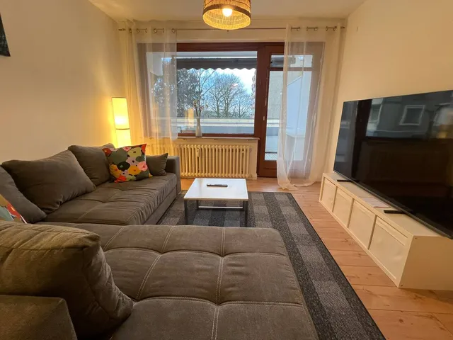 Sofa vor dem Fernseher