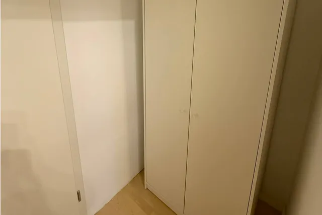 Kleiderschrank im Schlafzimmer